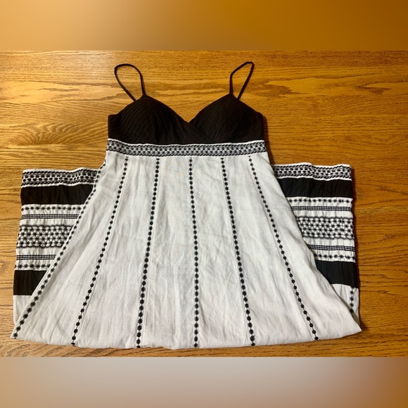 Super Cute Sundress ~ Size 10 - Picture 2 of 8